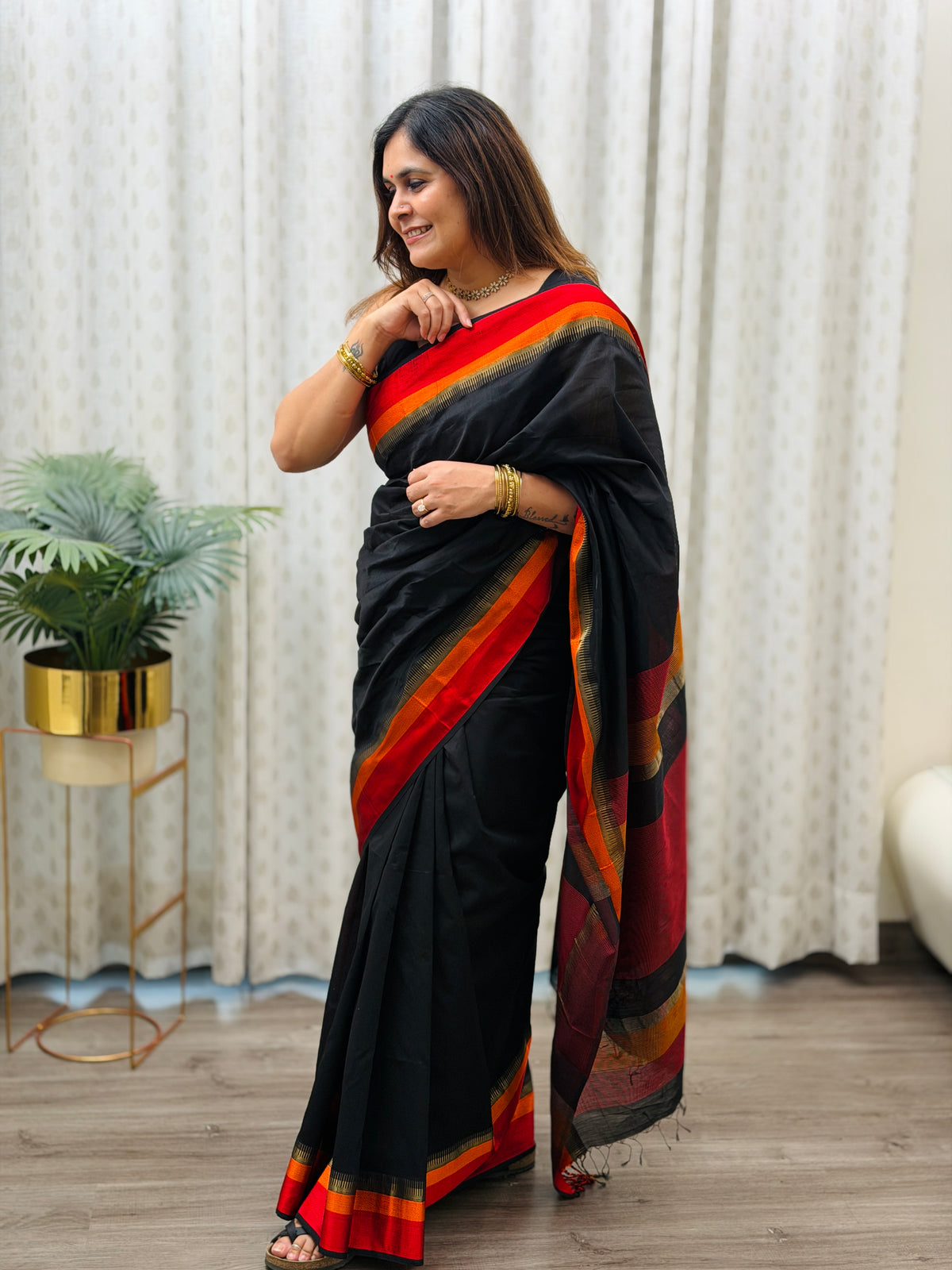 Black Resham Maheshwari